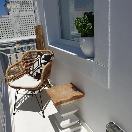 Aretousa Deluxe Downtown Скала