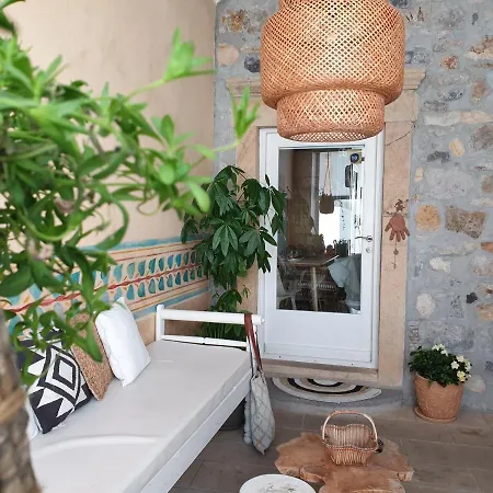 Aretousa Deluxe Downtown Apartman *