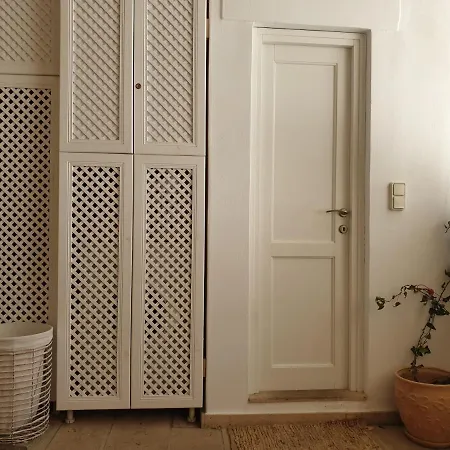 Aretousa Deluxe Downtown Apartman Szkála