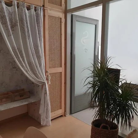 Apartman Aretousa Deluxe Downtown *