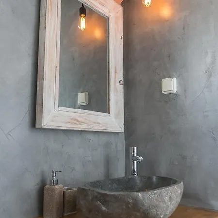 Apartman Aretousa Deluxe Downtown