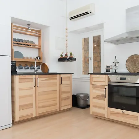 Aretousa Deluxe Downtown *