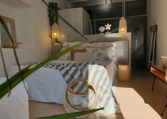 Aretousa Deluxe Downtown