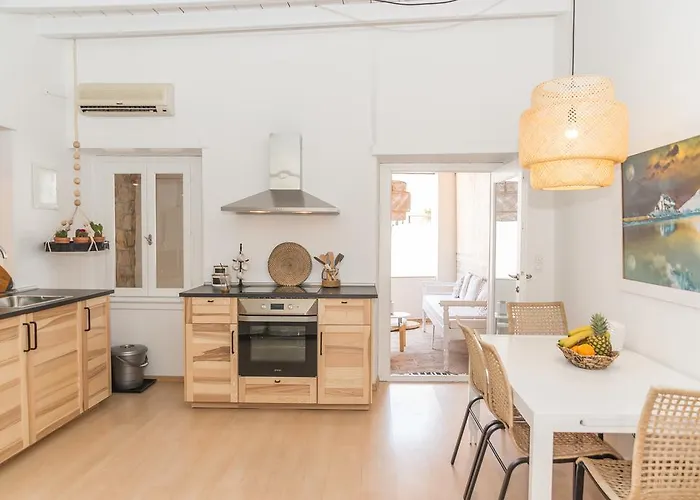 Aretousa Deluxe Downtown شقة *